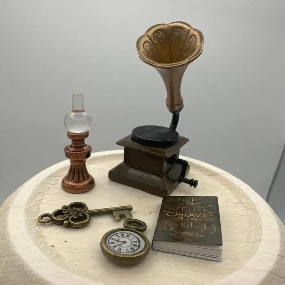 Vintage-Inspired Miniature Set